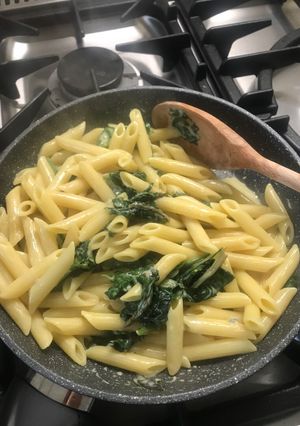 A picture of Blue cheese and greens quick pasta.