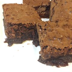 A picture of Fudge chocolate brownies.