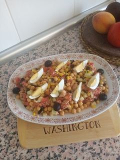 Una foto de Ensalada de garbanzos cocidos