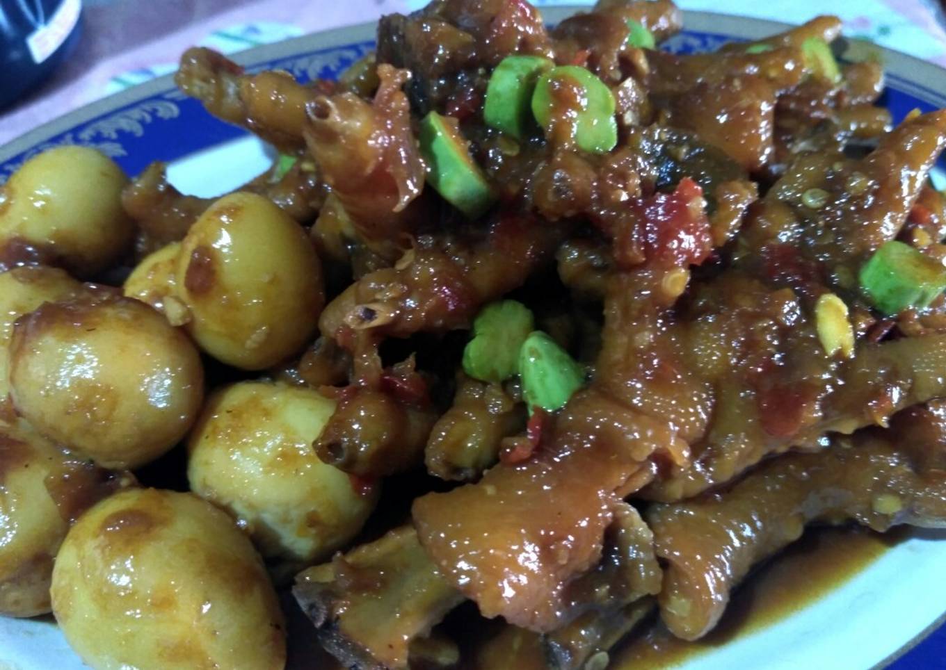 Ceker Empuk dan Telur Puyuh Pedas Manis