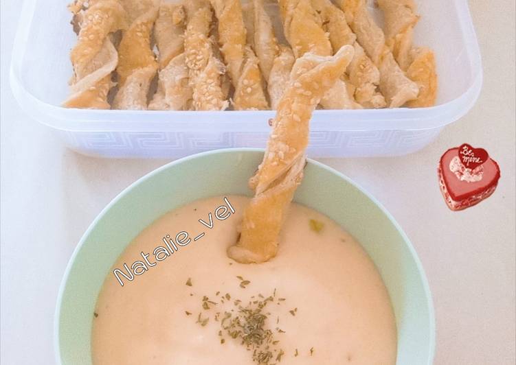 Proses meracik Mpasi 1y+ potato cream soup and cheese stick pastry yang nikmat