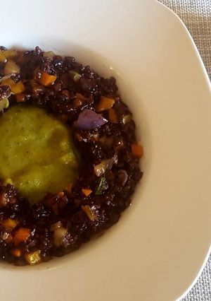 Foto di Coroncina di riso nero con verdure
