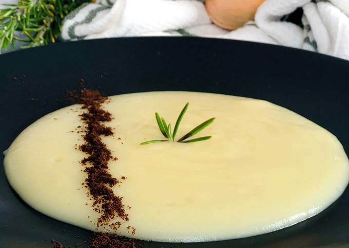 Passaggi a Preparare Qualsiasi notte della settimana Vellutata di cavolfiore con polvere di caffè