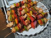 Una foto de brochette de vegetales