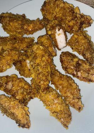 Una foto de Pollo especiado con cornflackes en airfryer 🤍