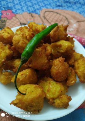मूंग की दाल की पकौड़ी (Moong ki dal ki pakodi recipe in Hindi) रेसिपी मुख्य फोटो