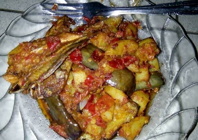 Bagaimana Membuat Terong ungu sambal ikan asin👌 Anti Gagal