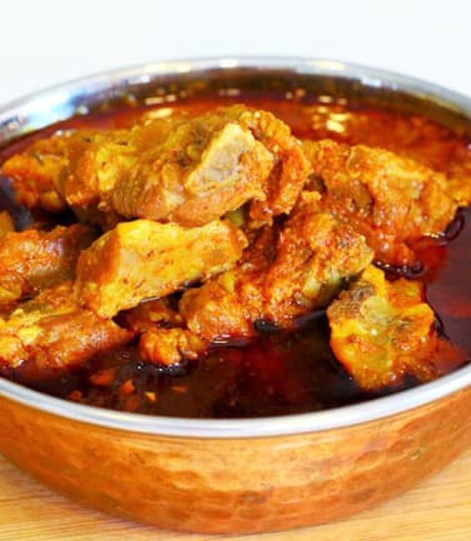 मटण रस्सा (mutton rassa recipe in marathi) रेसिपी चे मुख्य फोटो 