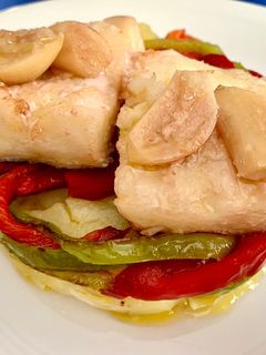 Una foto de Bacalao confitado con patatas