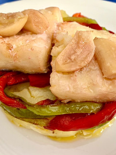 Una foto de Bacalao confitado con patatas