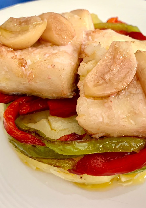 Una foto de Bacalao confitado con patatas