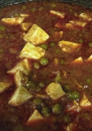 A picture of Matar paneer.