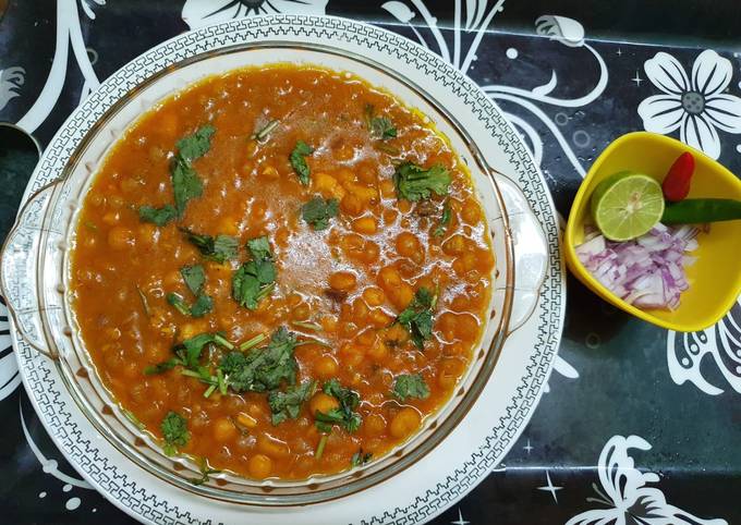 Dried Yellow Peas Ghugni or Curry