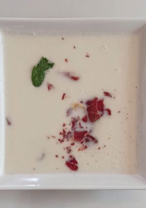 Una foto de Crema fría de melón 🍈