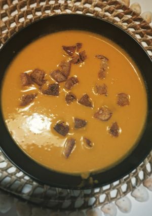Une photo de ◇ Velouté de potimarron et ses croûtons maison ◇