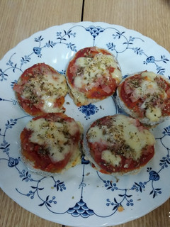 Una foto de Mini pizzas de berenjenas