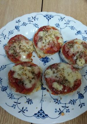 Una foto de Mini pizzas de berenjenas