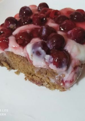 عکسی از دستور کیک آلبالویی پودینگی😊🍰🍒
