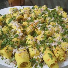 A picture of Khandvi.