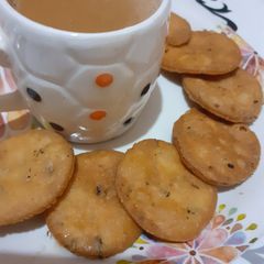 A picture of Masala mathri.