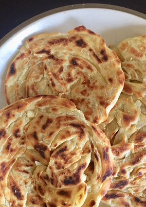 A picture of Roti Canai.
