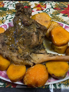 Una foto de Pernil de jabalí braceado