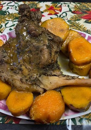 Una foto de Pernil de jabalí braceado