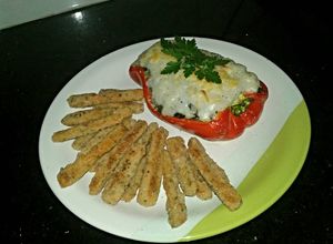 Una foto de Morrón relleno con bastóncitos de zanahoria