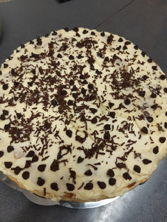 Una foto de Tarta banana, dulce de leche, crema y........