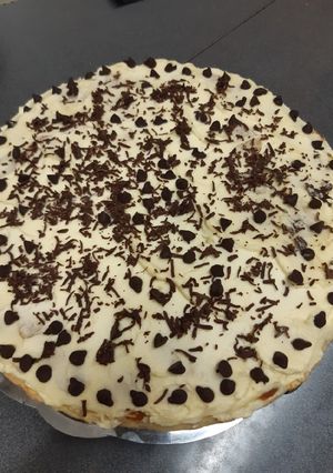 Una foto de Tarta banana, dulce de leche, crema y........