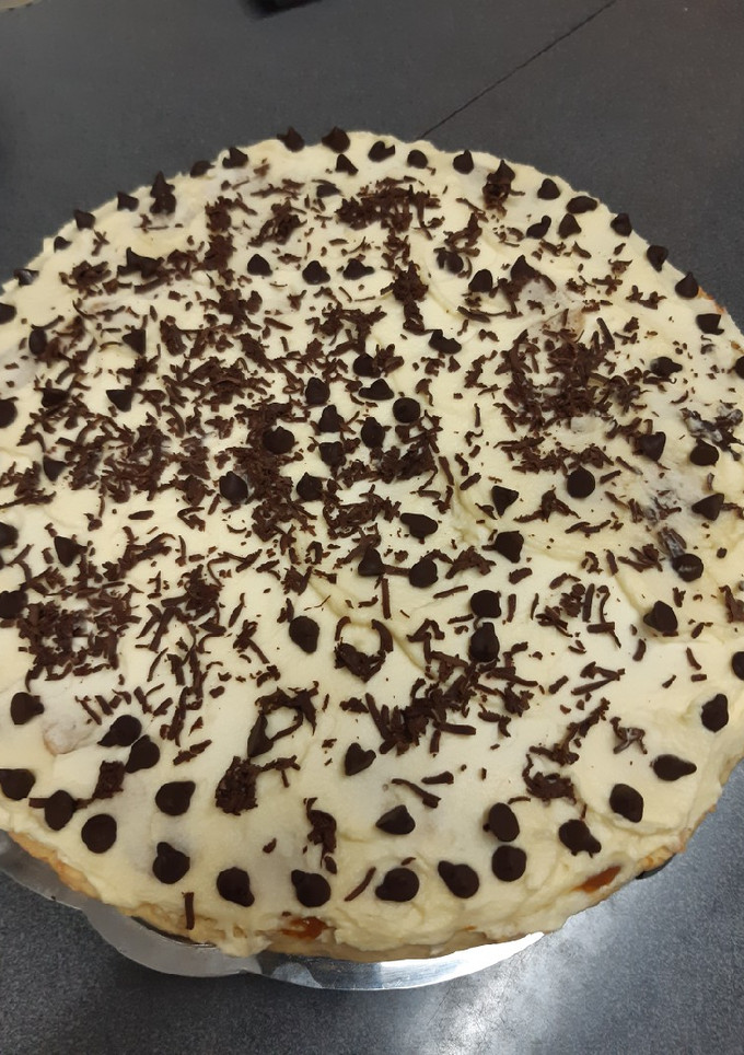 Una foto de Tarta banana, dulce de leche, crema y........