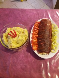Baconbe tekert sajtos, sonkás göngyöleg recept fotója
