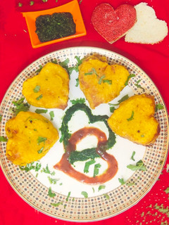 हार्ट शेप ब्रेड पकोड़ा (heart shape bread pakoda recipe in hindi) रेसिपी मुख्य फोटो
