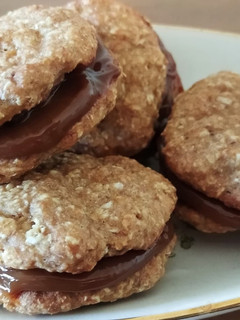 Una foto de Alfajores de banana y avena SIN AZÚCAR 😋