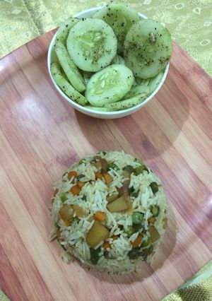A picture of Veggie rice with pepper cucumber.