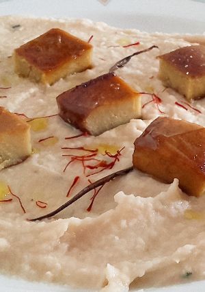 Foto principal de Crema de Frijol Cannellini con Seitán y pistilos de Azafrán