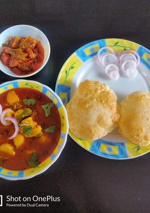 बेडमी पूरी और आलू की सब्जी (bedmi poori aur aloo ki sabji recipe in Hindi) रेसिपी मुख्य फोटो