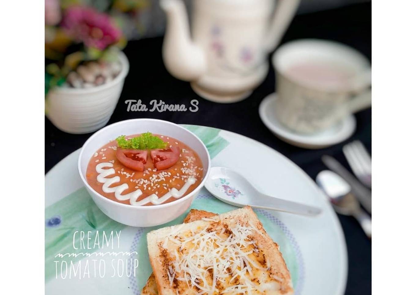 Creamy Tomato Soup (Sup Tomat dengan Roti Panggang)