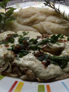 Una foto de Filet de merluza con crema al roquefort