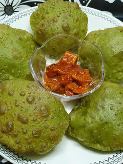 A picture of Palak Masala Puri.