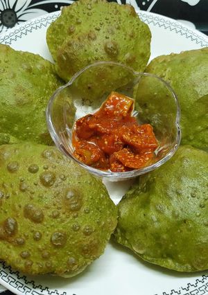 A picture of Palak Masala Puri.