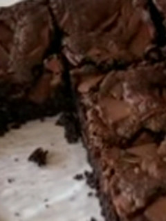 બ્રાઉની(Brownie Recipe in Gujarati) રેસીપી મુખ્ય ફોટો
