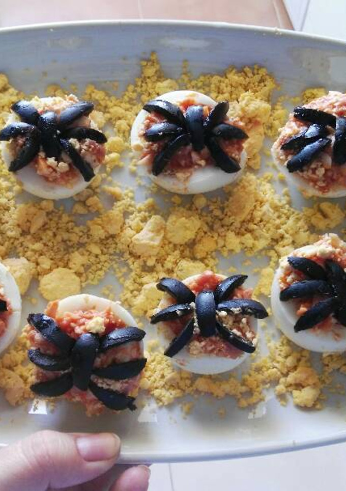 Una foto de Huevos Rellenos para Halloween