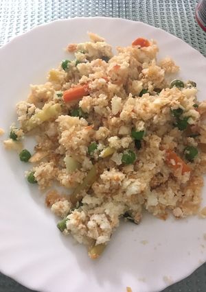 Una foto de Coliflor con verduras estilo arroz tres delicias frito oriental