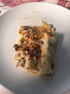 Una foto de Canelones de blanco y negro con cuatros quesos