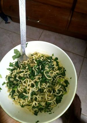 A picture of Noodles and veggies.