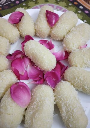 दूध पाउडर से बने पेड़े (doodh powder se bane pede recipe in hindi) रेसिपी मुख्य फोटो