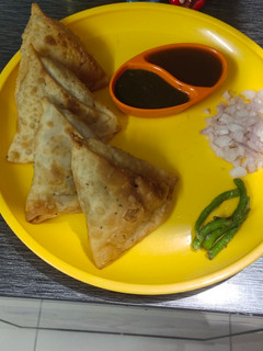 સમોસા(Samosa recipe in Gujarati) રેસીપી મુખ્ય ફોટો