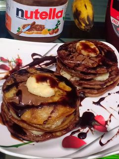નટેલા બનાના પેનકેક (Nutella Banana Pancake Recipe In Gujarati) રેસીપી મુખ્ય ફોટો