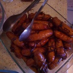 A picture of Sausages in onions toss.